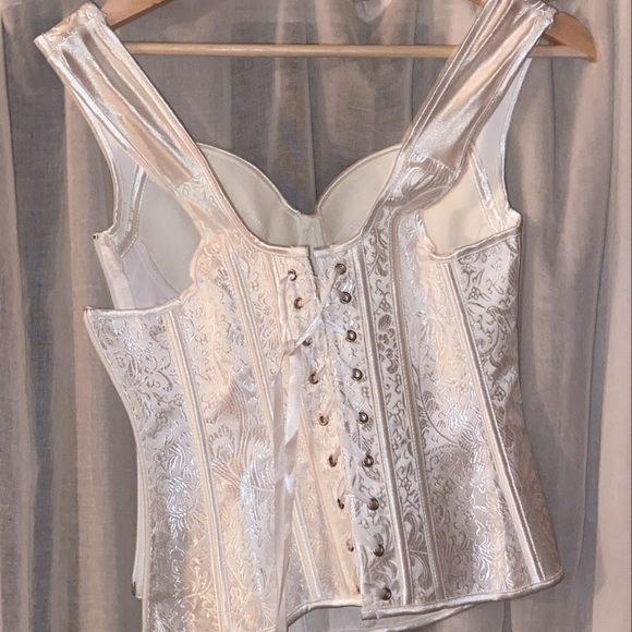 white corset - Picture 2 of 2
